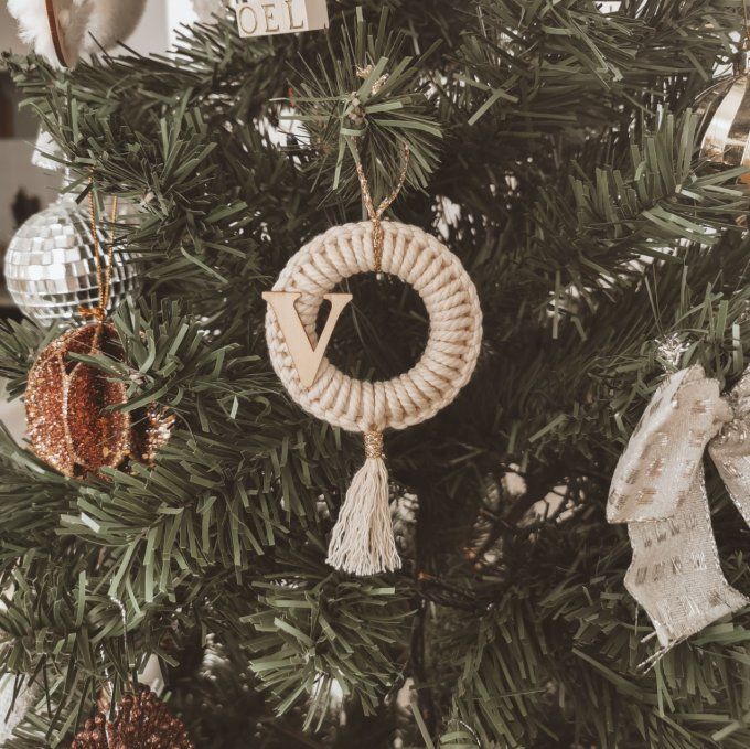 décoration de noël en macramé avec initiale