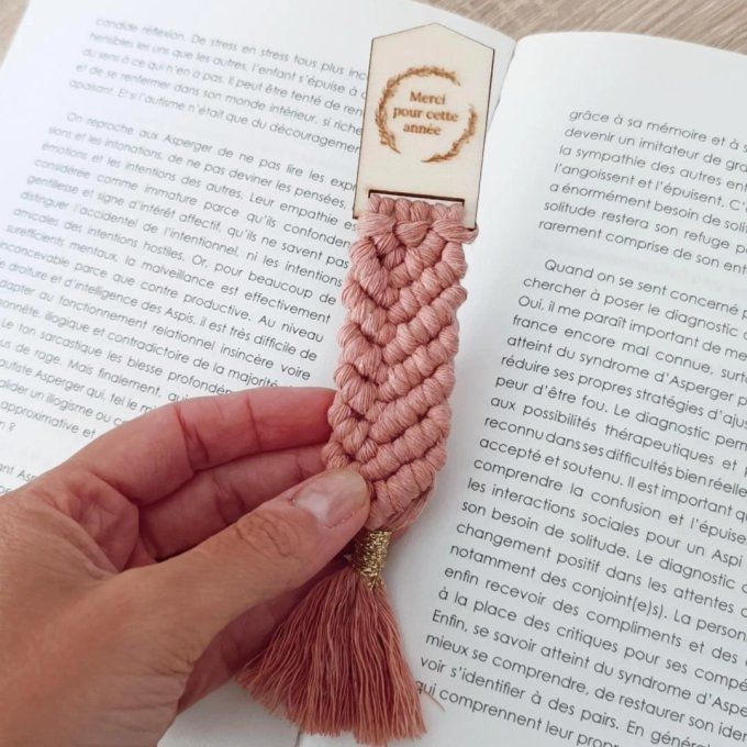 Marque page en macramé "Merci pour cette année"