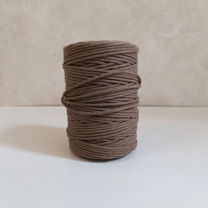 corde de coton torsadé colori marron 3mm ( légèrement utilisée) 
