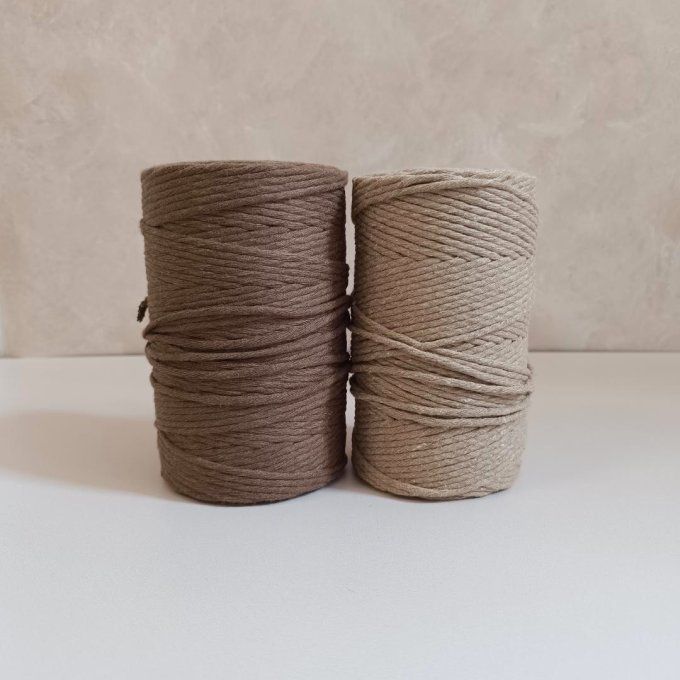 lot de 2 cordes de coton peigné coloris marron et muscade 3mm (légèrement utilisées)