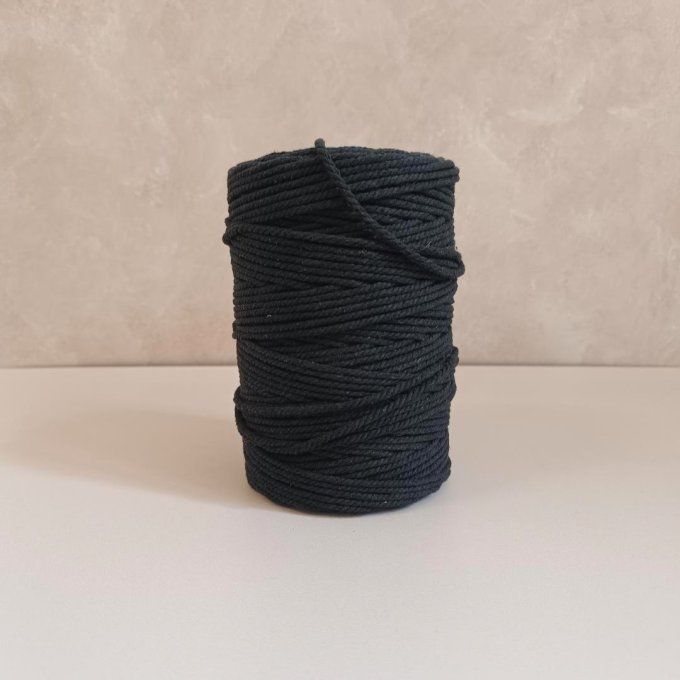 lot de 2 cordes de coton torsadé colori noir de 3mm et  de 4mm ( légèrement utilisée ) 