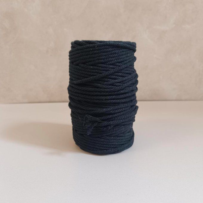 lot de 2 cordes de coton torsadé colori noir de 3mm et  de 4mm ( légèrement utilisée ) 