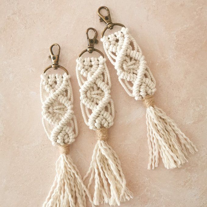 porte clef en macramé / cadeaux témoins ou invités